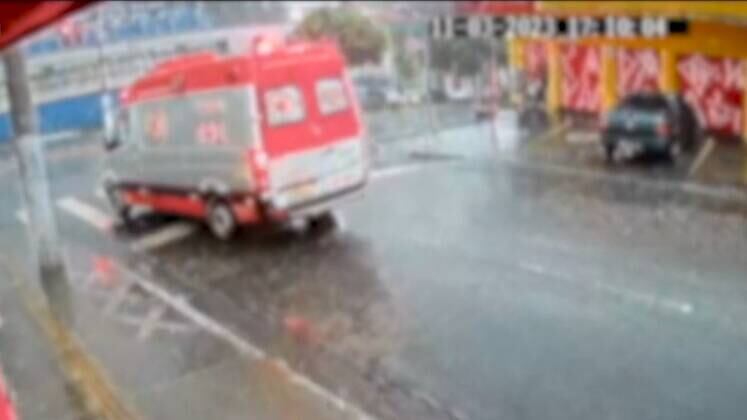 Indignado, o comerciante Manuel Ferreira fala que o atentado foi uma covardia. Outras testemunhas também fizeram questão de falar que a frieza impressiona. Eles também destacaram que o agressor
está sempre bem vestido