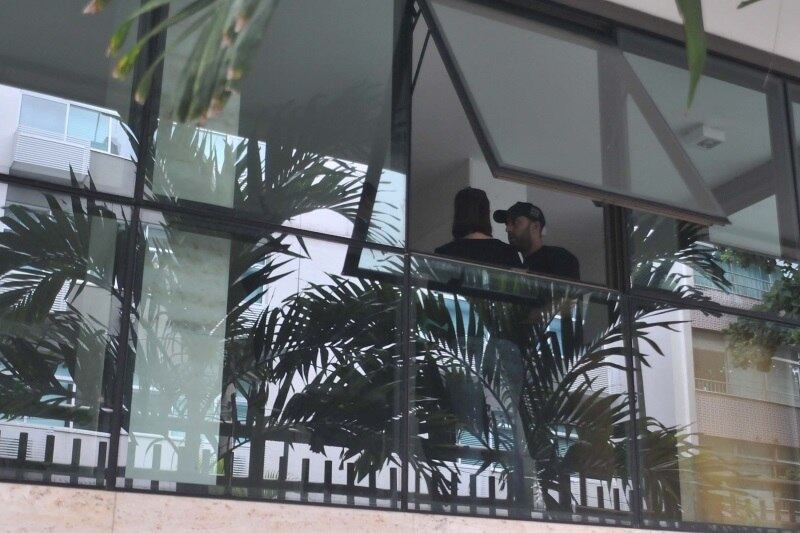 PF faz vistoria no apartamento de Adriana Ancelmo, no Leblon