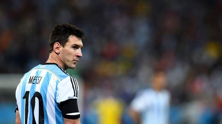 6. Não por acaso, Messi é constantemente comparado com uma lenda da história do futebol, Diego Maradona