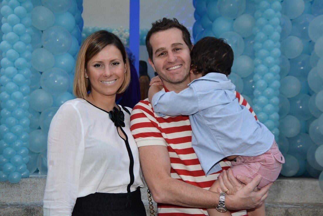 Affonso Nigro com a mulher Mônica Salgado e o filho Bernardo