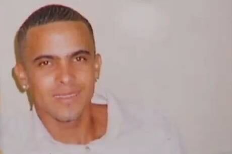 Ajudante de pedreiro não via a família havia cinco meses e aproveitou a visita para rever amigos da comunidade