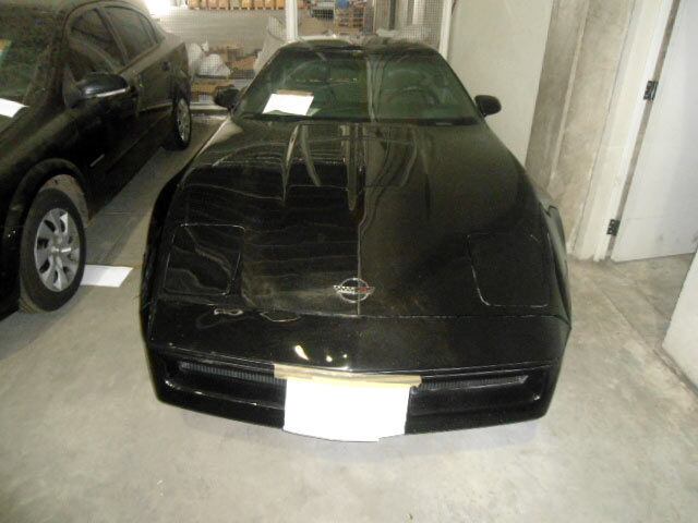 Se você sonhava em ter um Chevrolet Corvette, esse aí da foto acima está no leilão por R$ 70 mil de lance inicial