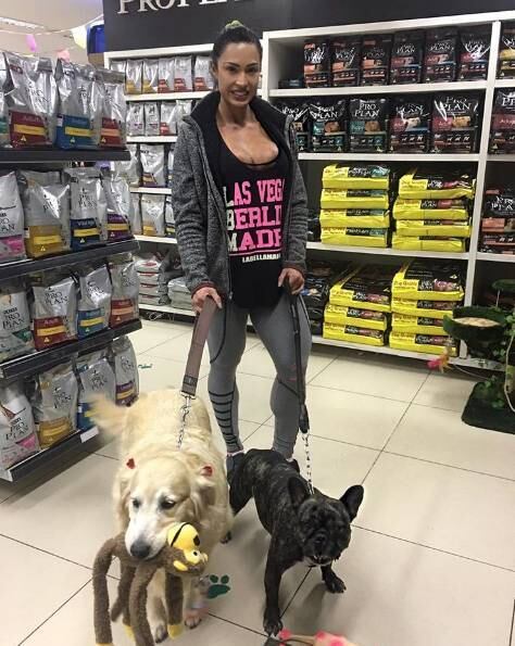 Bela e Bruce adoram ir às compras com a mamãe!