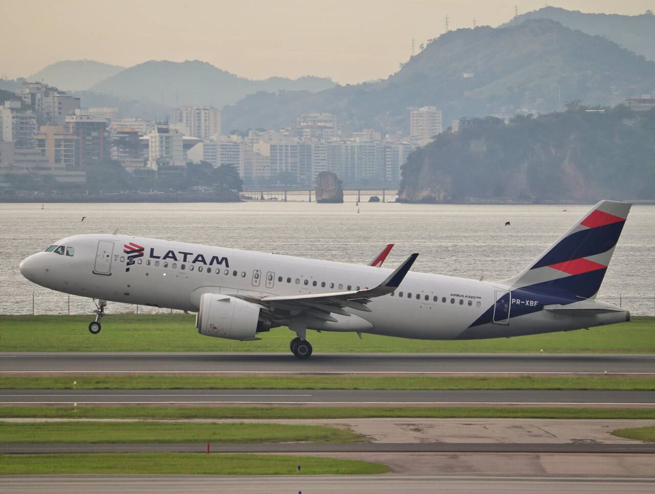 LATAM: Mega Promo de tarifas domésticas e internacionais