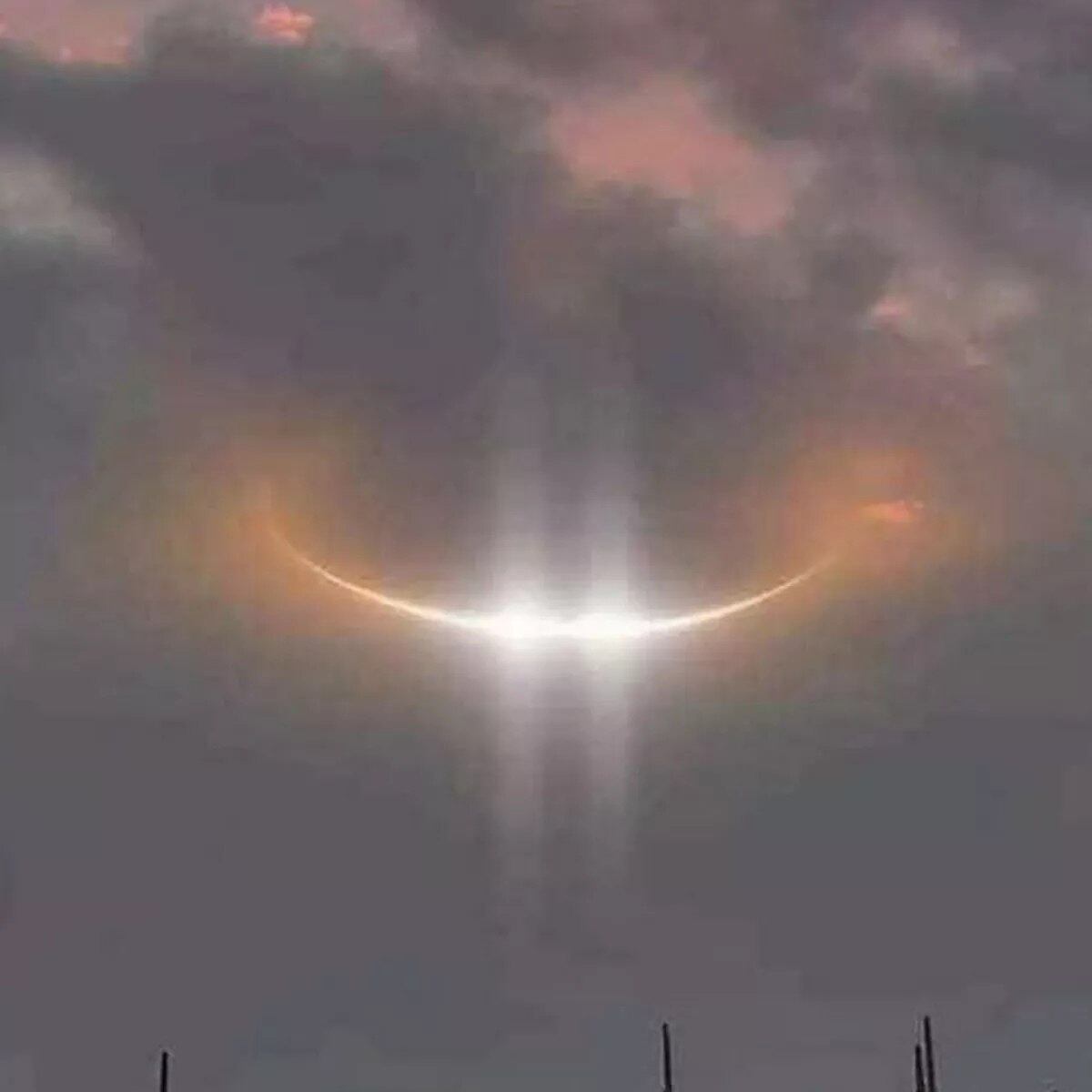 Anéis luminosos no céu intrigam moradores: “Óvnis ou Anjos?”