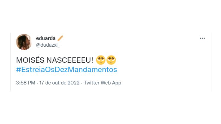 Após a fuga dos soldados, Joquebede deu à luz Moisés e Anrão (Roger Gobeth) o consagrou a Deus: "Eis aqui o meu filho. Ele é Seu. Livre essa criança do mal. Só o Senhor pode proteger esse menino" 