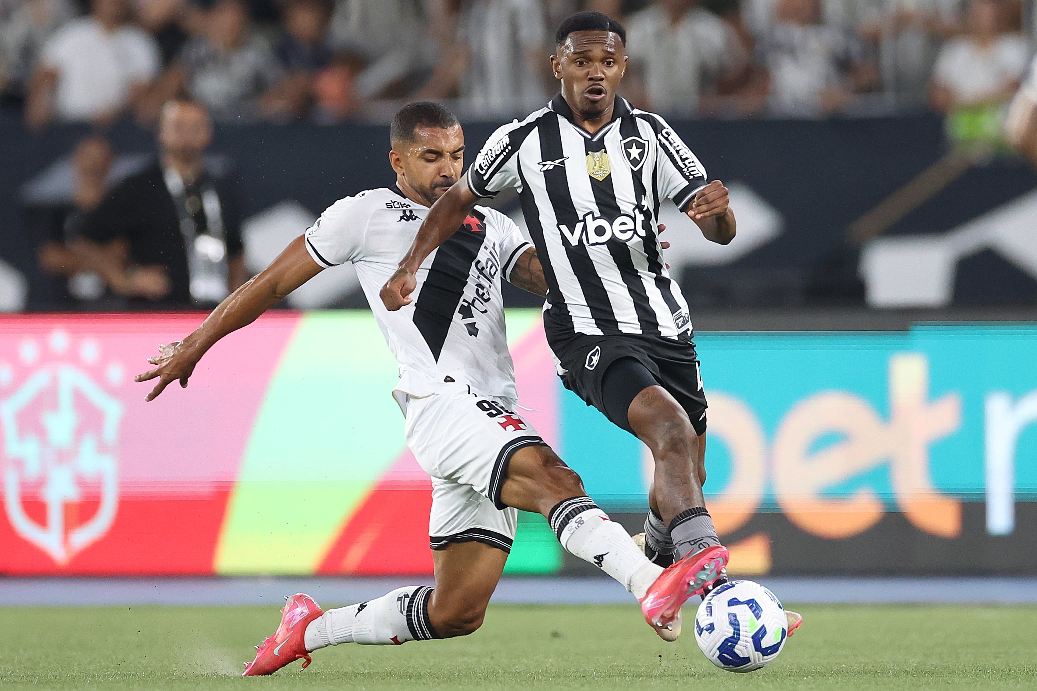 No primeiro turno, o Botafogo venceu o clássico por 2 a 0, no Mané Garrincha