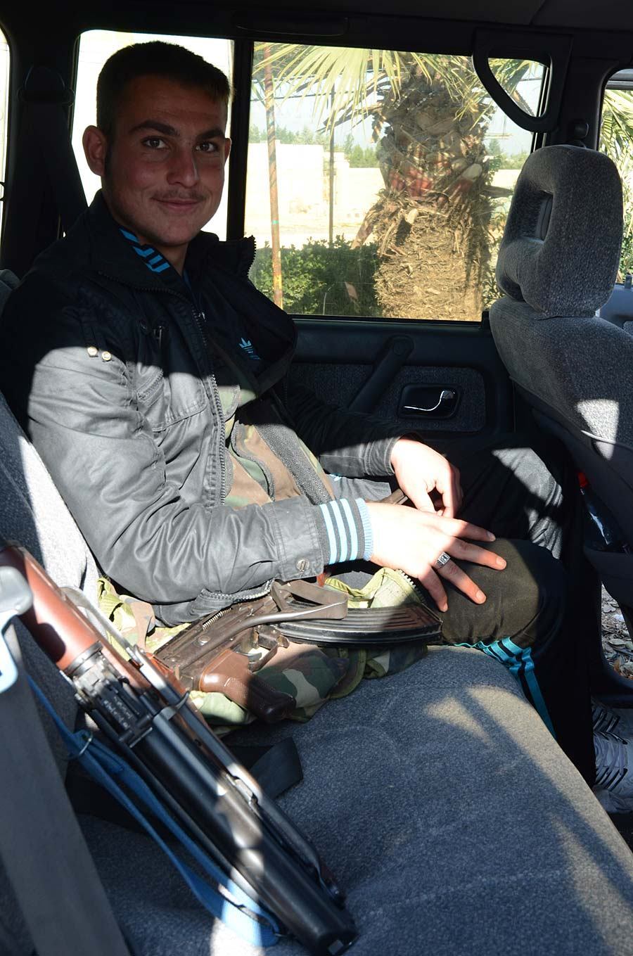 Nessa galeria de fotos, o internauta do R7 vê de perto a destruição da cidade de Aleppo, flagrada pelas lentes do fotojornalista brasileiro Edrien Esteves. Leia a reportagem completa