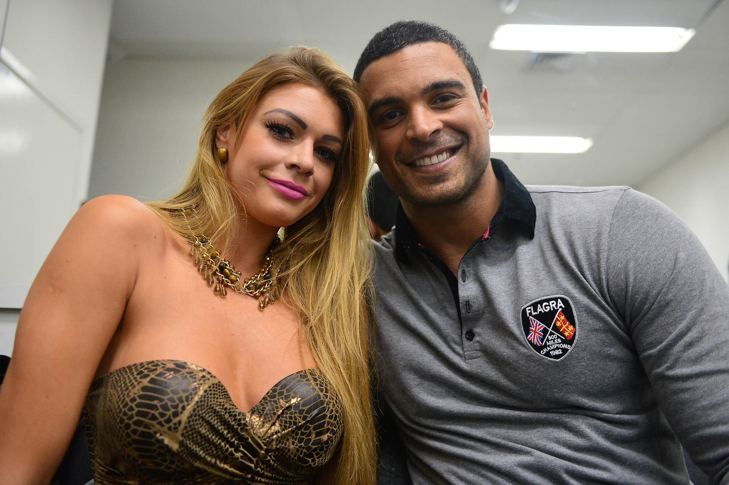 O casal, que se aproximou em uma sessão de fotos, está junto há um mês depois de Manoella o convidar para ser o modelo de sua marca
