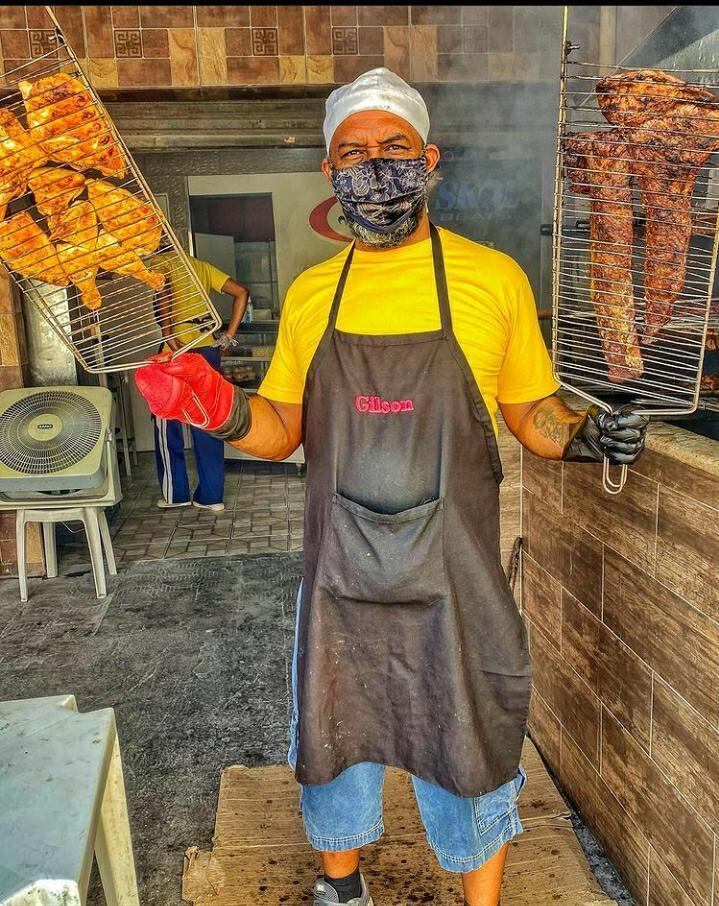 “O que ajuda bastante é o WhatsApp, que virou uma ferramenta essencial para pequenos comerciantes. Todo dia, de manhã, mandamos as novidades por lá. E o segredo da coisa é conhecer o cliente, trazer ele para dentro da nossa família, já que nosso comércio é familiar”, avalia