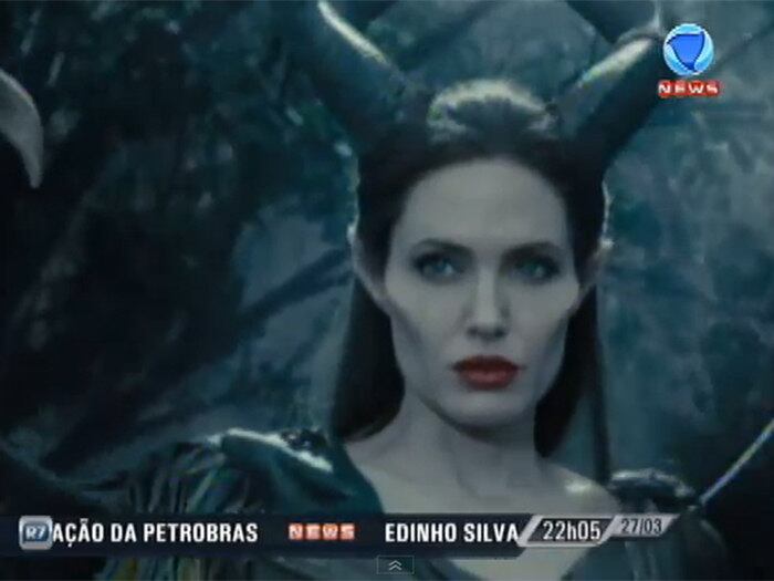 A fada do mal, a Malévola, ajudou a divulgar a moda de
encolher as bochechas. A mágica de cores e tons emagreceu Angelina Jolie