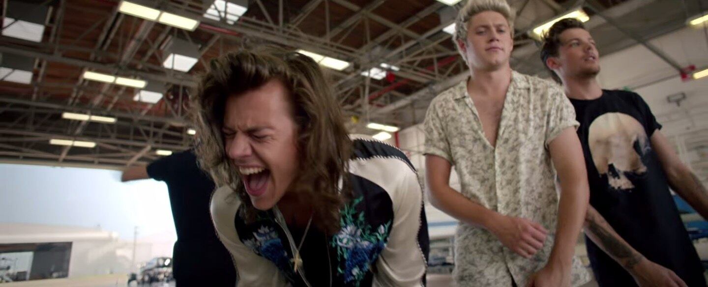 12) A gente pode parar um momento para reconhecer que o cabelo do Harry é a coisa mais magnífica já vista pela humanidade? Pode? Obrigado!

Para assistir ao clipe de Drag Me Down, é só clicar aqui!