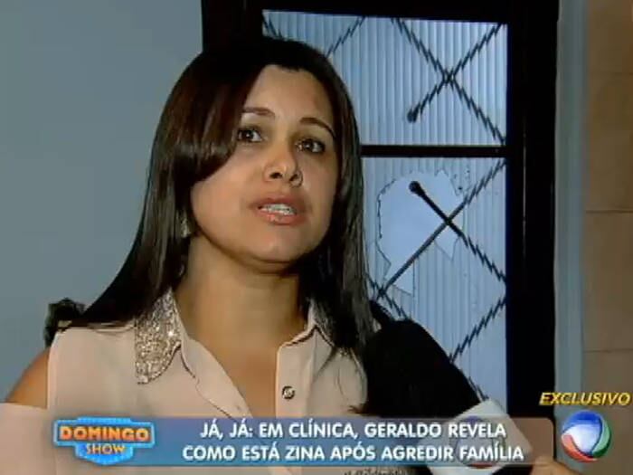 A situação chegou ao limite no último mês de abril  

— Quando acaba o dinheiro, ele me pede emprestado e quando
não dou, ele revira as coisas da nossa mãe para pegar o dinheiro dela. Mas, nesse
último dia oito de abril, ele revirou a casa inteira procurando dinheiro ou
moeda. Depois disso, eu cheguei ao meu limite e internei ele

+ Aproveite e confira as matérias do programa Domingo Show

+ Já curtiu a página do Domingo Show no Facebook? É só clicar!

+ Siga o Domingo Show no Twitter e receba todas as notícias do programa
