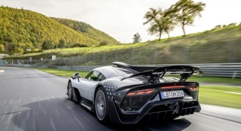 One é capaz de fazer de zero a 100 km/h em apenas 2,9 segundos