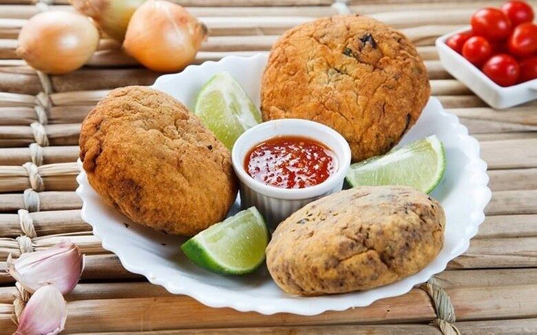 Bar Bocaiuva
Prato - Trio de Frutas: três bolinhos de carne (boi, porco e frango) recheado com banana, abacaxi e damasco, acompanhado de geleia de pimenta.
Endereço: rua Paraisópolis, 550 - Santa Tereza