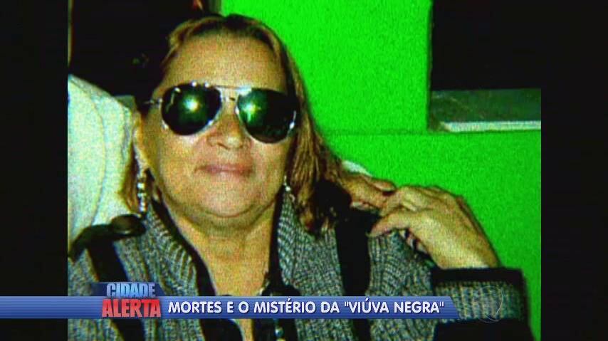 A polícia descobriu que Josefa tinha muitos segredos. Ela nunca revelou
seu sobrenome à família do marido nem aos colegas de trabalho. Josefa
trabalhava havia três anos em um restaurante e nunca permitiu que o chefe
registrasse sua carteira, pois dizia que poderia ir embora a qualquer
momento