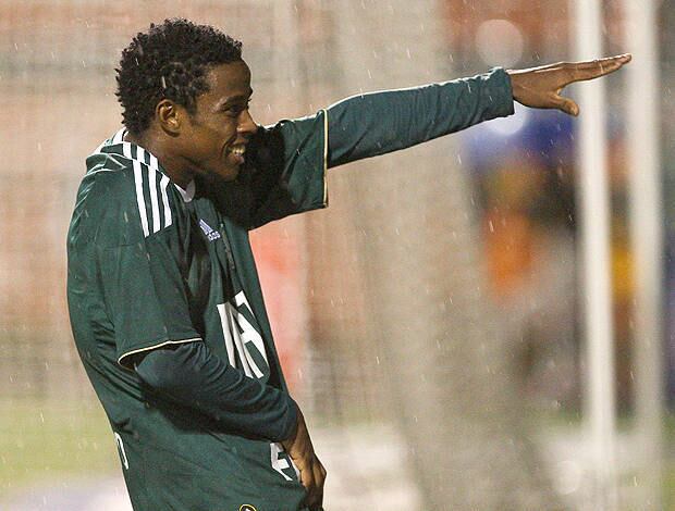 As boas atuações do atleta chamaram atenção do Palmeiras. No entanto, o jogador, que comemorava os seus gols fazendo a dancinha de Michael Jackson e a partir disso ganhou o apelido, não conseguiu ter o mesmo sucesso que no clube baiano