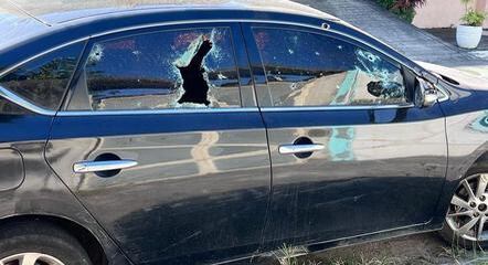 O policial estava no carro quando foi atingido por disparos