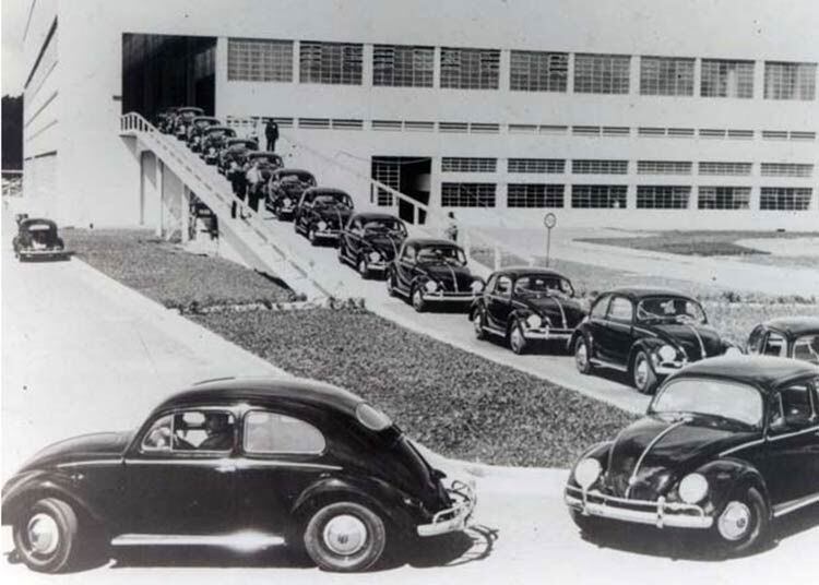 Primeiros modelos deixam a fábrica de São Bernardo do Campo (SP) em janeiro de 1959