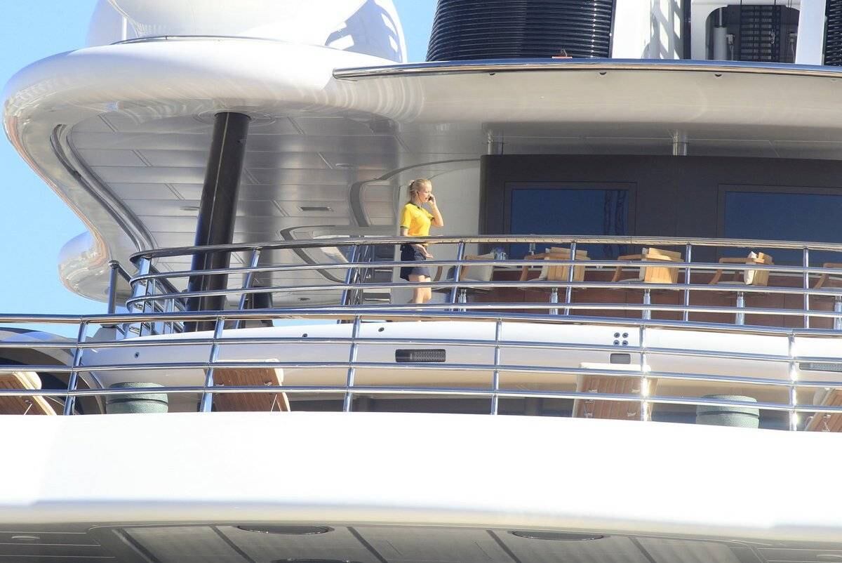 Leonardo DiCaprio desembarcou no Rio de Janeiro na manhã de quarta-feira (11) e viajará para São Paulo na tarde desta quinta (12) para ver a abertura da Copa do Mundo