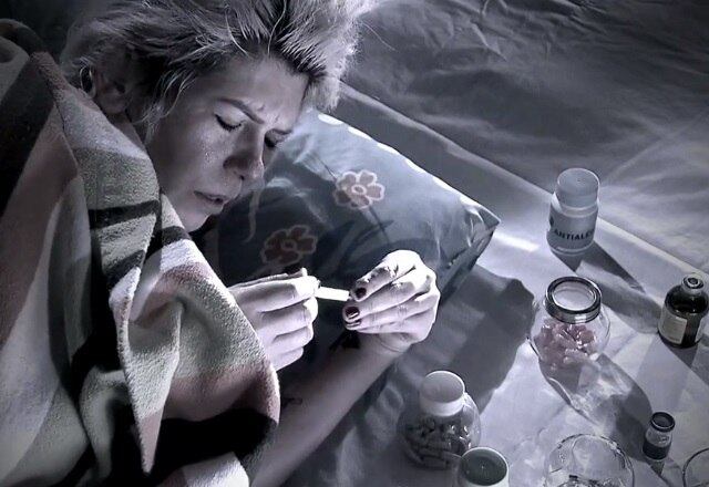 A Síndrome de Münchausen não deve ser confundida com a hipocondria. O psiquiatra Rafael Natel Freire aponta a diferença entre as duas doenças: “Na hipocondria, o paciente não produz o sintoma, ele apenas sente algo exagerado, tem medo de estar doente"

