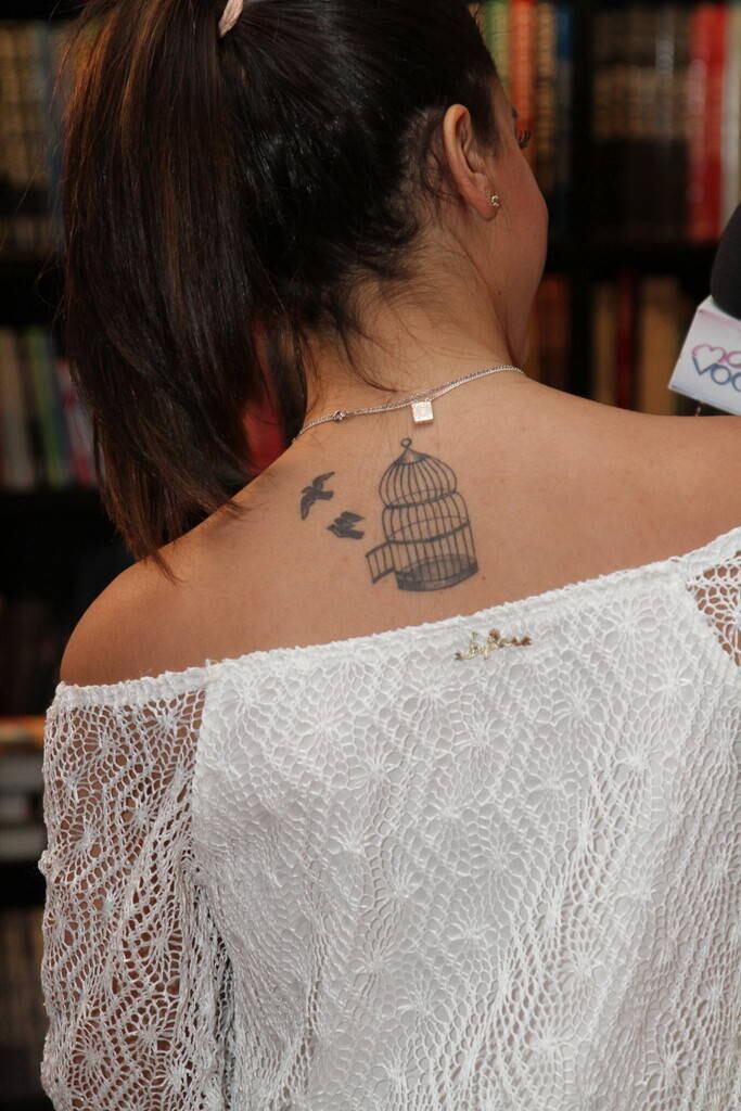 Detalhe da tatuagem de Anitta
