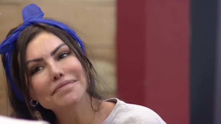 Não foi dessa vez! Com 26,15% dos votos, Liziane Gutierrez é a primeira eliminada de A Fazenda 13. A modelo deixou o reality da Record TV na última quinta-feira (23) após perder a preferência do público para Solange Gomes e Nego do Borel. No confinamento, a peoa criou polêmicas, se isolou, mas também se divertiu. Relembre a trajetória de Liziane na sede!