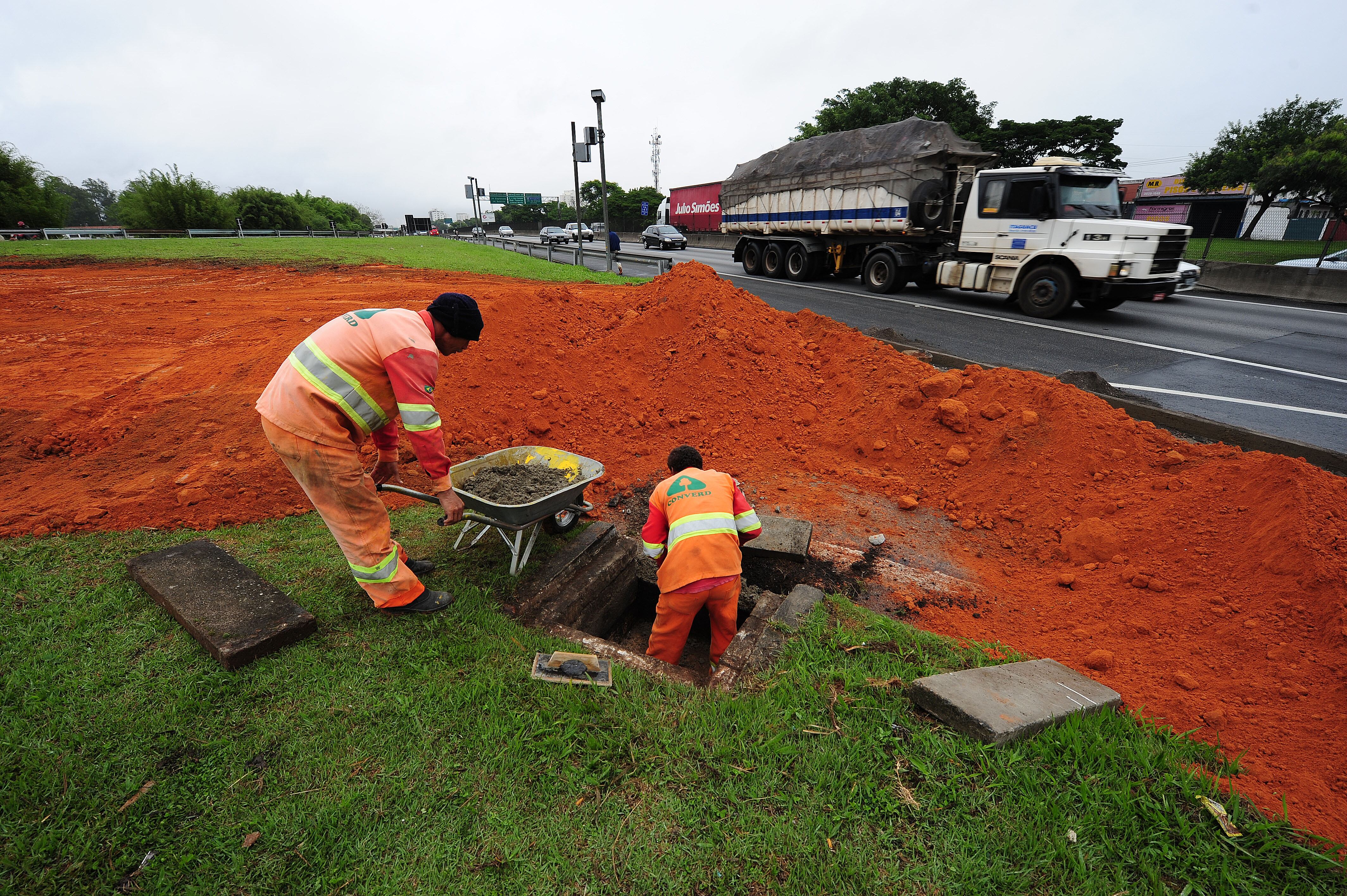 Esrradas terão obras até de madrugada