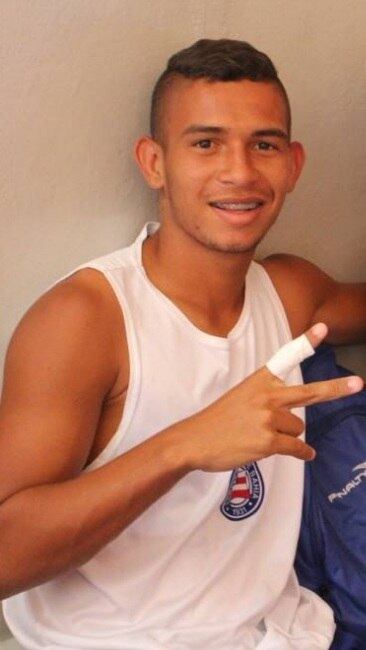 Marco Antonio (Bahia)

O time do Bahia costuma sempre montar times fortes para a disputa da Copinha. No ano de 2017, a promessa é a mesma. A bola da vez da equipe atende pelo nome de Marco Antônio. O jogador tem a velocidade e habilidade como suas principais características