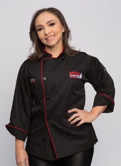 Rita Santos 
39 anos 
Manaus – AM
Formação: Direito
Especialidade: criar bolos compondo cores, detalhes e acabamento
