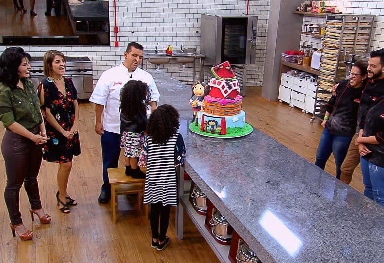 E também Célia Catunda, a
criadora do Show da Luna, e as filhas de Samara, que prometem ser
as juradas mais adoráveis – e implacáveis - da temporada