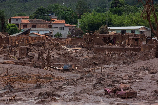 Uma
equipe de documentação e pesquisa do órgão realizou uma expedição
para percorrer o caminho de destruição deixado pela lama. O
percurso foi feito entre os dias 14 e 15 de
novembro  
Confira o vídeo aqui
