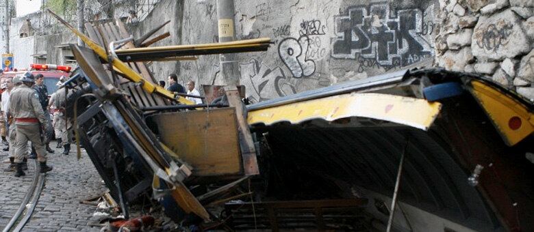 Moradores de Santa Teresa, que estão sem o bondinho desde 2011, vão fazer uma manifestação neste sábado à noite