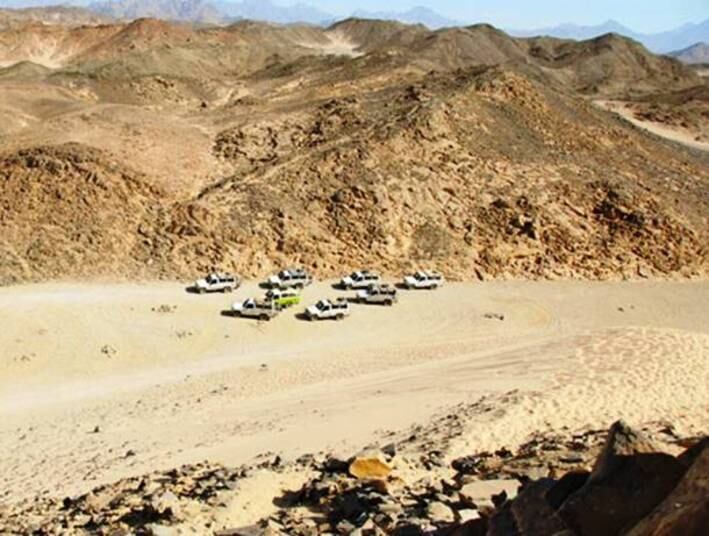 Luxor-al-Hurghada (Egito) - A maioria das estradas aqui listadas são perigosas por questões naturais e/ou falta de manutenção. No caso desta estrada de terra no Egito, porém, é a (total falta de) segurança que torna o trecho um dos mais perigosos do mundo