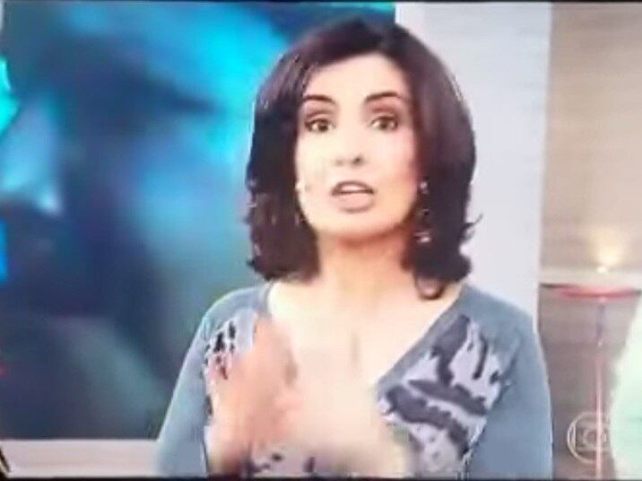Fátima Bernardes se confundiu ao falar sobre a morte do cantor Cristiano Araújo, em junho deste ano. Ela acabou trocando o nome do cantor sertanejo por Cristiano Ronaldo, o famoso jogador de futebol. A confusão virou piada nas redes sociais