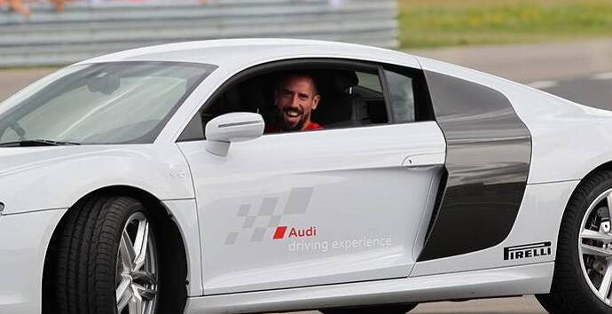 O francês Ribéry ficou com um Audi Q7. Au revoir...