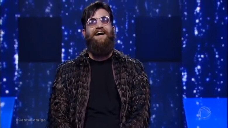 Com sua voz grave, Vinny Fist surpreendeu os jurados ao cantar House of The Rising Sun, do The Animals. Ele conquistou 100 pontos e também foi direto para a final 