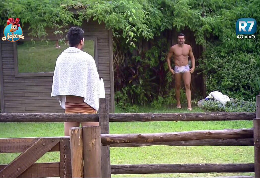 João Paulo foi o primeiro corajoso. Enfrentou a água gelada enquanto Marcelo estava coberto por uma toalha
+ Mara questiona Douglas: "O Luka já falou mal de mim?”
+ Luka afirma que vota primeiro em Douglas e Rayanne do que em JP
+ Douglas diz que sente falta da família e Luka conta que peão queria bater o sino
+ Luka Ribeiro cita qualidades de JP Mantovani e destaca: "Ele é muito inteligente!"
+ Rayanne Morais e Douglas Sampaio discutem sobre as possibilidades da próxima Roça
+ “Não tem como escapar. Nós dois e o Douglas”, diz Bimbi a Mantovani sobre a próxima votação
+ Luka Ribeiro compartilha sua experiência de vida com Mara e Ana Paula: "Palavras certas valem mais do que grito"