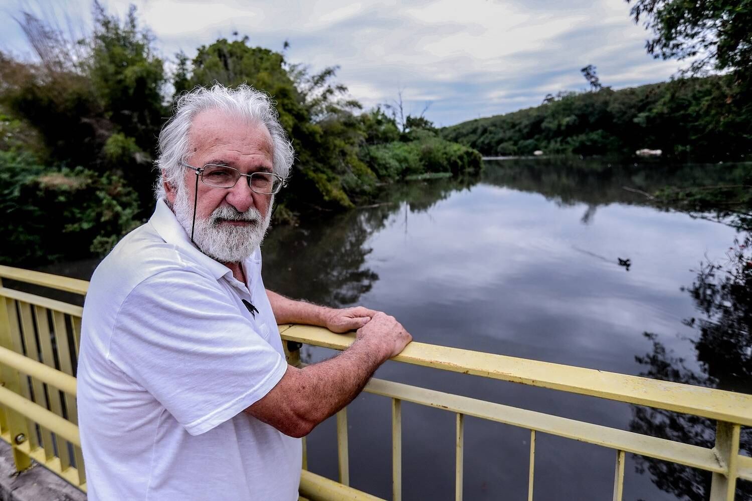 O presidente do Grupo
de Escoteiros Taperoá, Silvio Ferreira, responsável pela qualidade da água em
parceria com a Fundação SOS Mata Atlântica, diz que a ideia é exatamente
resgatar a médio prazo as possibilidades de pesca e nado do rio Tietê