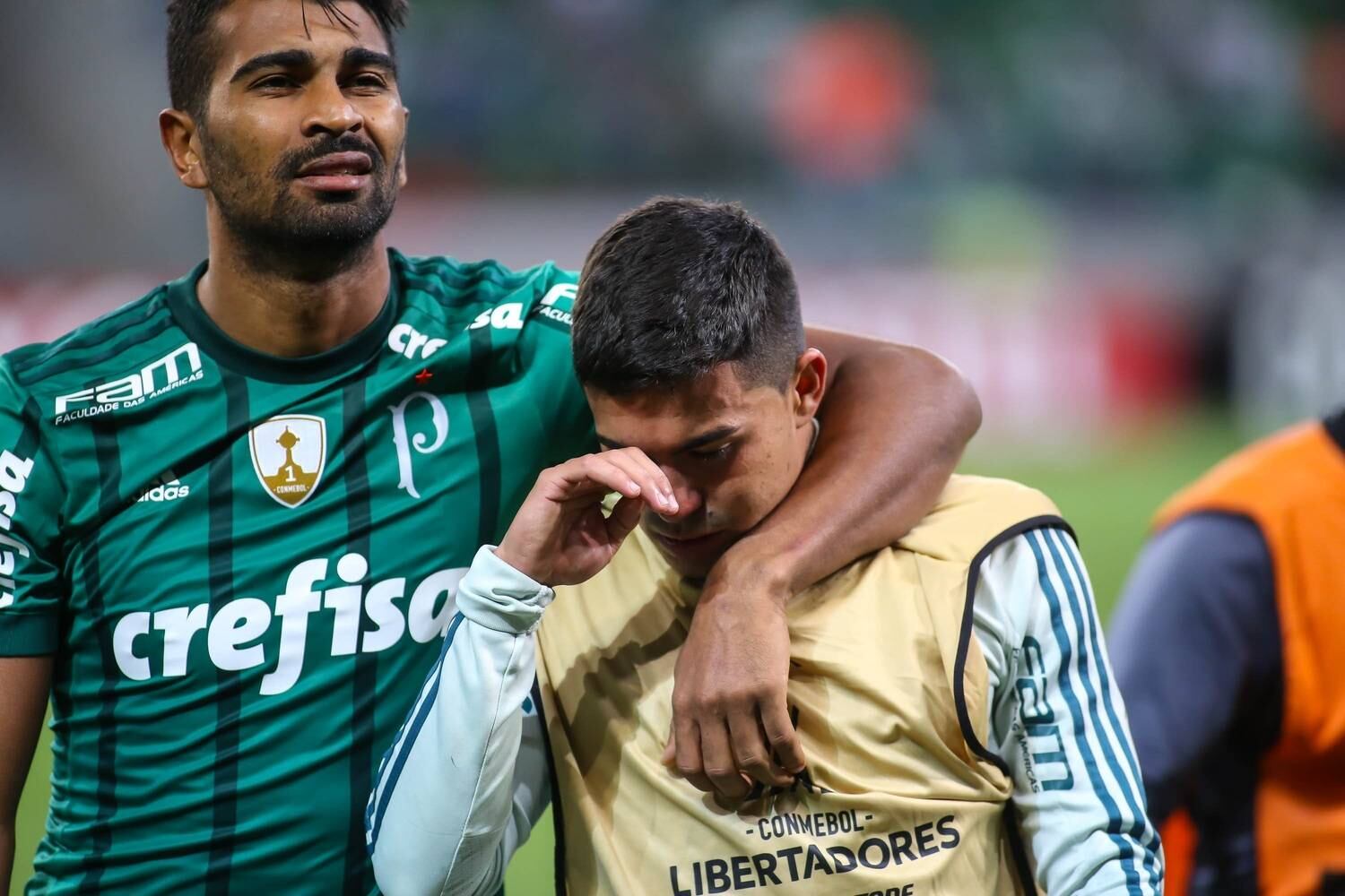 Derrotado nos pênaltis, o Palmeiras se despediu precocemente da Libertadores e frustrou a torcida, que acreditava no título do torneio continental. O alto investimento do clube em reforços não surtiu o efeito esperado e a conquista da América não veio, mesmo com o Allianz Parque lotado para o jogo das oitavas de final diante do Barcelona, do Equador. Relembre outras eliminações dolorosas das equipes brasileiras nas últimas edições da Libertadores