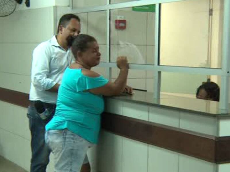 
O casal tem duas filhas e a mulher quer a
separação, mas o homem não aceita e continua agredindo-a