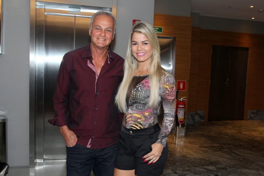 O ator Kadu Moliterno levou a namorada, Cristianne Rodriguez, para o evento