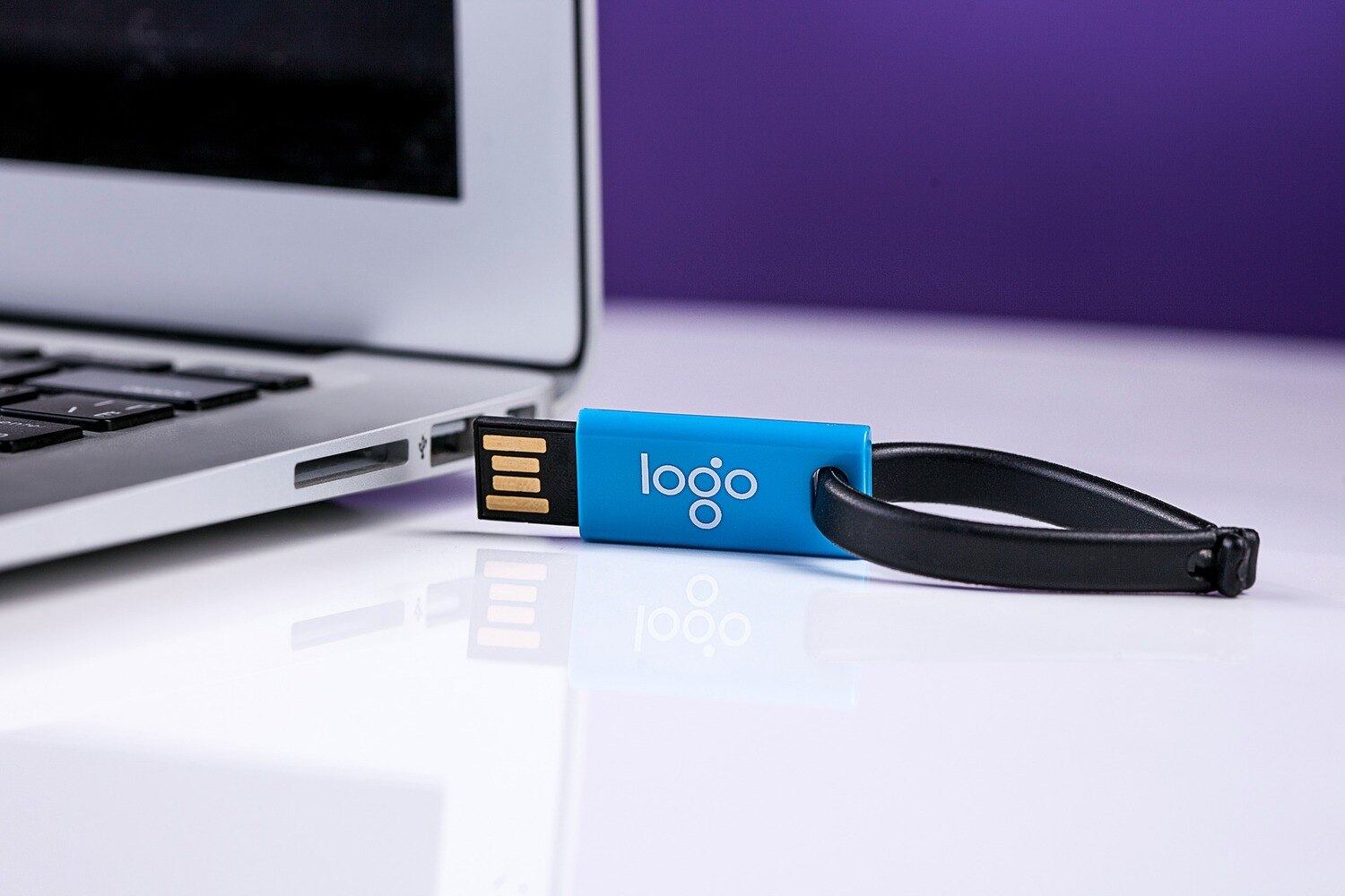 Pendrive já foi artigo de luxo, mas hoje todo o mundo tem um ou outro guardado. Antes da popularização definitiva de serviços de armazenamento online, eles já foram mais onipresentes. Se você tem algum aí e não sabe muito bem o que fazer com ele, esse é o momento de aprender que pendrive pode ser mais útil do que para enviar seu arquivo para imprimir na lan house da esquina