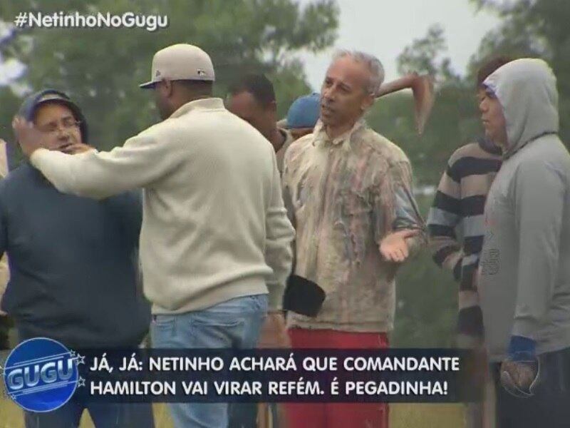 Porém, logo eles sumiram com Hamilton, o que deixou Netinho bem nervoso! 
— Tragam ele de volta que a gente conversa 

+ Túnel dos mortos, confissões e assassinatos! Veja os temas mais impressionantes do programa do Gugu

+ Gugu está no Facebook! Curta

+ Siga o perfil da atração no Twitter