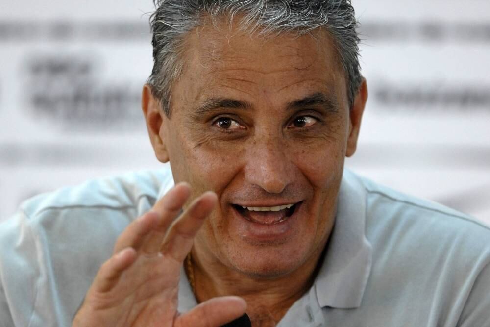 Dois jogos depois o goleiro voltou a falhar, desta vez
contra o Atlético-MG. Resultado: foi sacado do time e nunca mais defendeu o
Corinthians