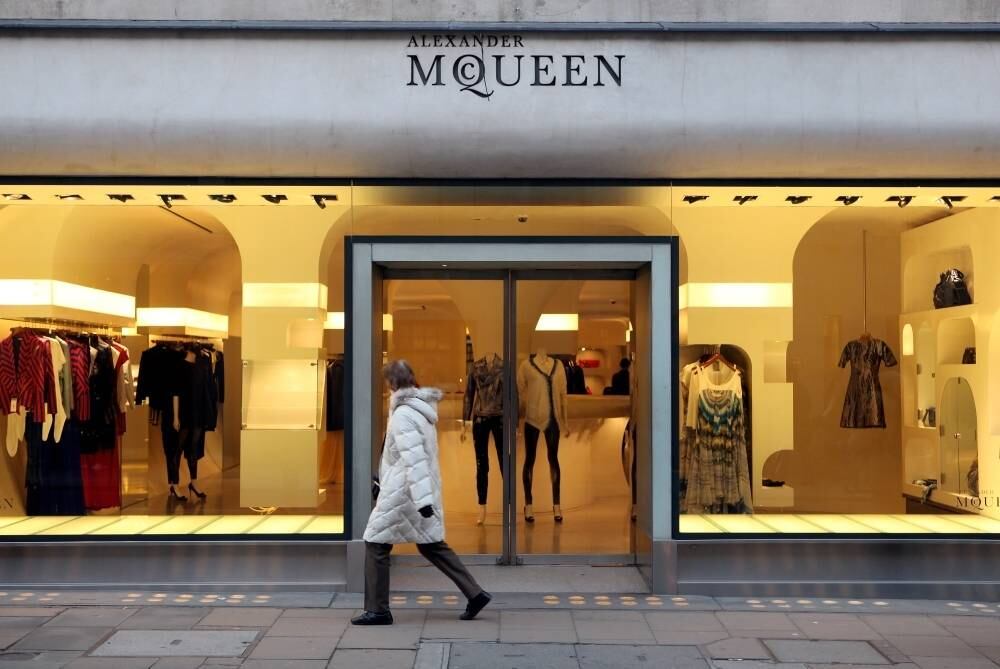 Em dois dias, no mês de janeiro de 2013, a filha de Cunha foi a uma loja do estilista britânico Alexander MacQueen e passou o cartão de crédito. As compras totalizaram US$ 2.513,63 (cerca de R$ 8.546,342 nos dias de hoje).