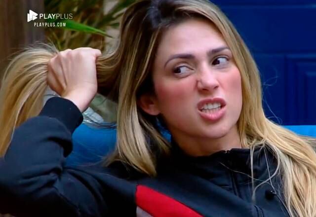 Sem água quente

Um pequeno deslize de Nadja Pessoa deixou os participantes de A Fazenda 10 irritadíssimos. A peoa estava sem microfone ao elogiar o look de Gabi Prado. Dessa vez, os peões sofreram ao ficar 24 horas sem água quente
