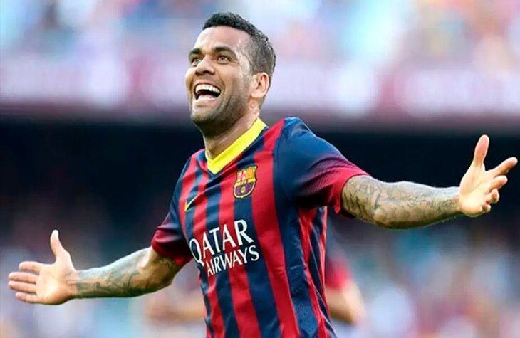 ESQUENTOU -Após uma saída conturbada do São Paulo, Daniel Alves se mostrou disposto a voltar ao Barcelona, onde colecionou títulos. Em entrevista ao