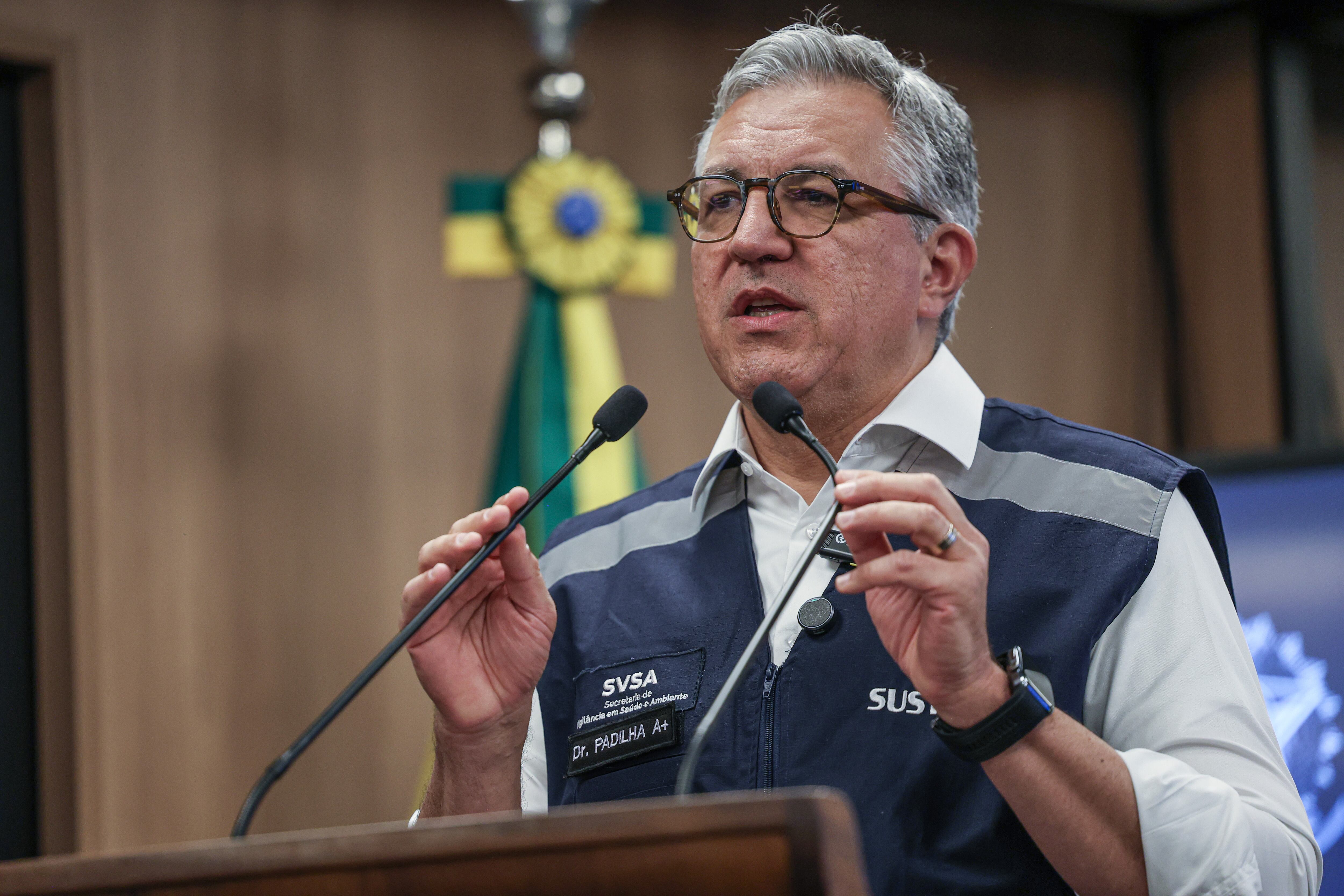 Brasília (DF), 30/09/2025 – O ministro Alexandre Padilha (Saúde), durante entrevista para falar sobre os casos de bebidas alcoólicas adulteradas com metanol, agora concentradas no estado de São Paulo, devem transcender os limites do estado.
Foto: José Cruz/Agência Brasil