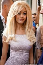 A defesa do atleta do Real Madrid afirmou que o jogador não manteve relações sexuais com a prostituta. Já a de Ribéry, argumentou que ele não sabia a idade de Zahia. A garota de programa contou que se encontrou com Benzema no hotel Le Méridien e que cobrou mil euros do atleta, mas que ele só pagou 500. A ex-noiva do atacante, no entanto, disse que estava com ele na suposta noite em que Benzema se encontrou com a prostituta